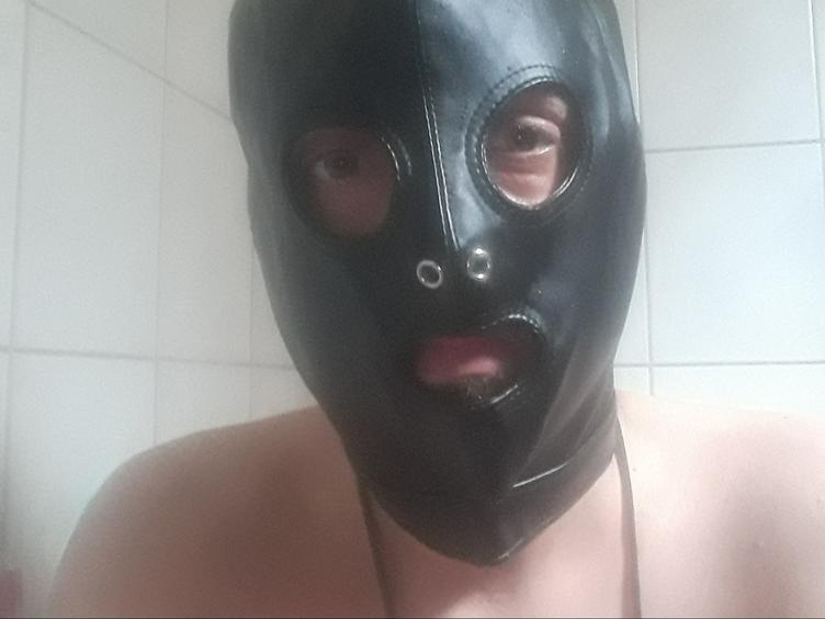 Hallo ich bin Felix 32, liebe es mich vor anderen zu befriedigen und dabei meine Maske zu tragen Fetisch Unterwürfig gehorsam [cpb_autotext catalog=